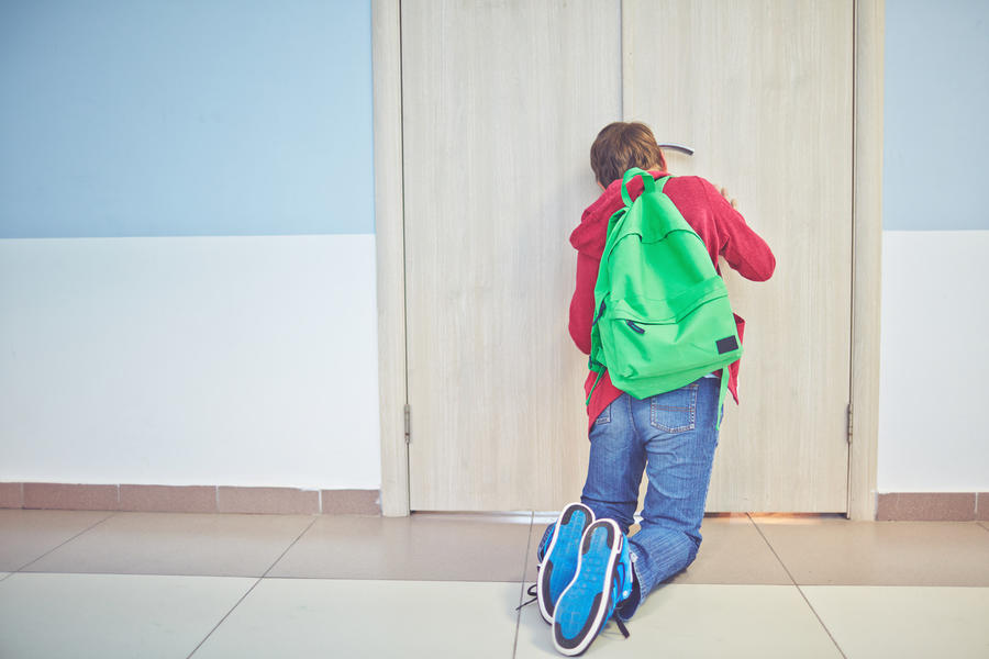 هل يهرب طفلك من المدرسة؟
