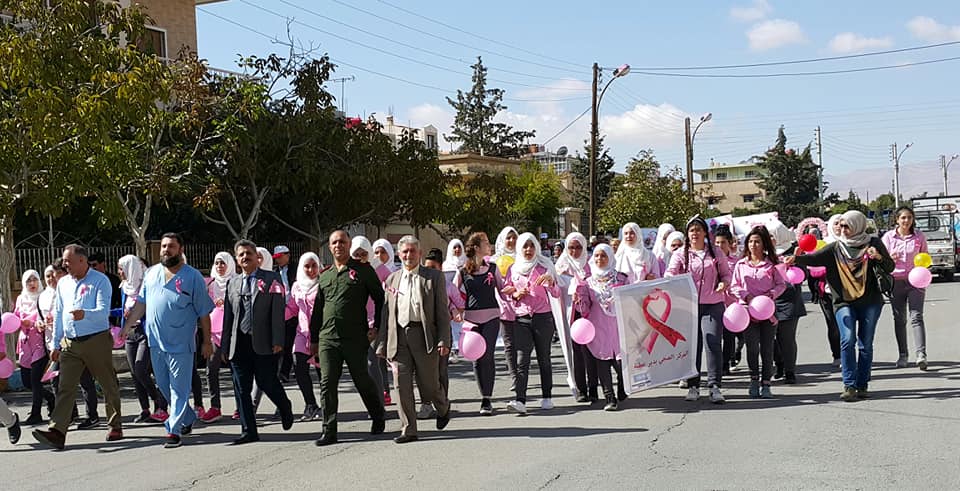 مسير جماهيري " متألق ومتأنق" في ديرعطية بمناسبة الحملة الوطنية للكشف المبكر عن سرطان الثدي