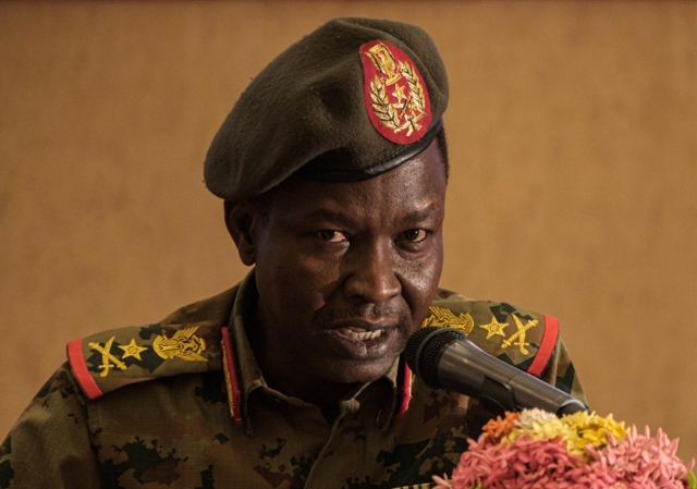السودان..العسكر يخلط مبادرات الحل: لخفض تمثيل «الحرية والتغيير» أو إقصائها