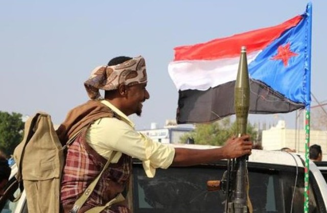 القوات المدعومة إماراتياً تسيطر على عدن والسعودية تطالبها بالانسحاب