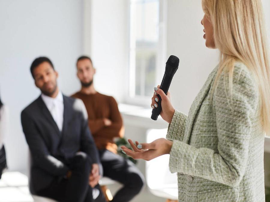علاج الخوف من التحدث أمام الناس

