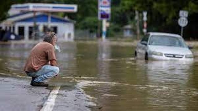 فيضانات مدمّرة في كنتاكي تودي بحياة 25 شخصًا
