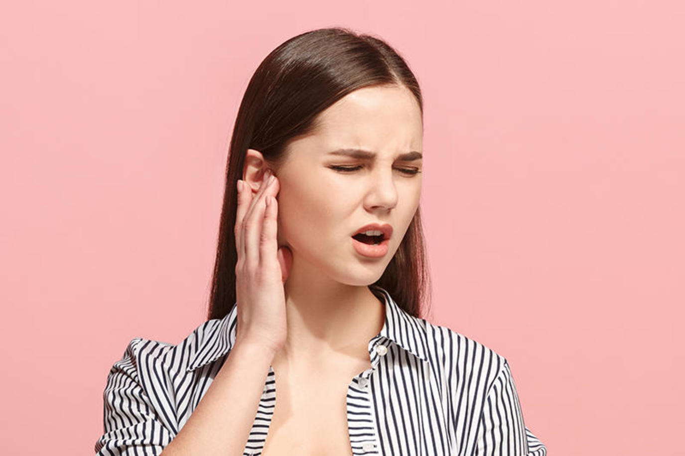 شمع الأذن قد يؤثر على السمع فكيف تتعاملين معه؟
