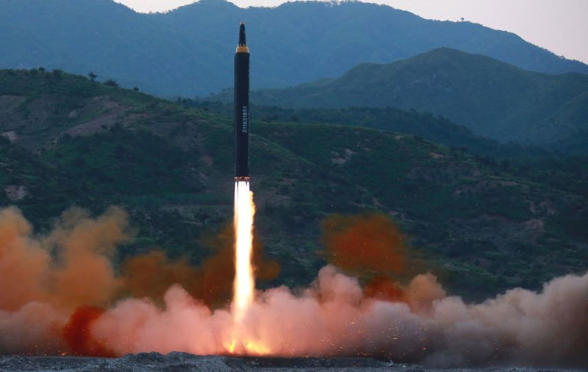 كوريا الشمالية تطلق مقذوفين مجهولي الهوية في اتجاه بحر الشرق