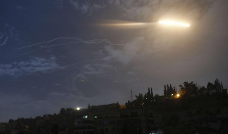 عدوان إسرائيلي على الجنوب السوري عقب إطلاق صواريخ اتجاه الجولان المحتل
