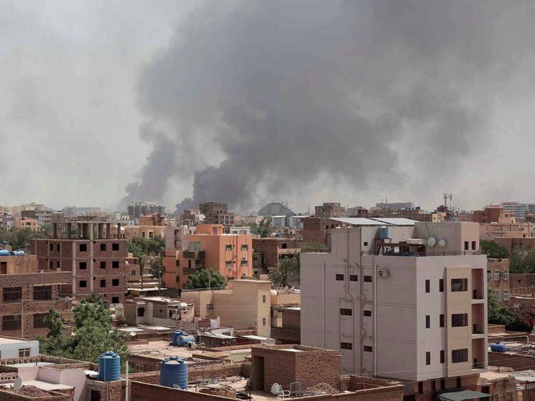 وسط استمرار القتال.. دعوات للتهدئة في السودان وتواصل إجلاء الرعايا
