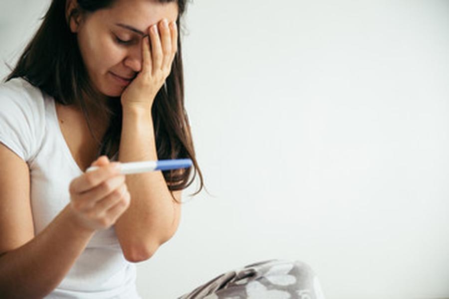 كم من الوقت تحتاج المرأة لتعرف أنها حامل؟

