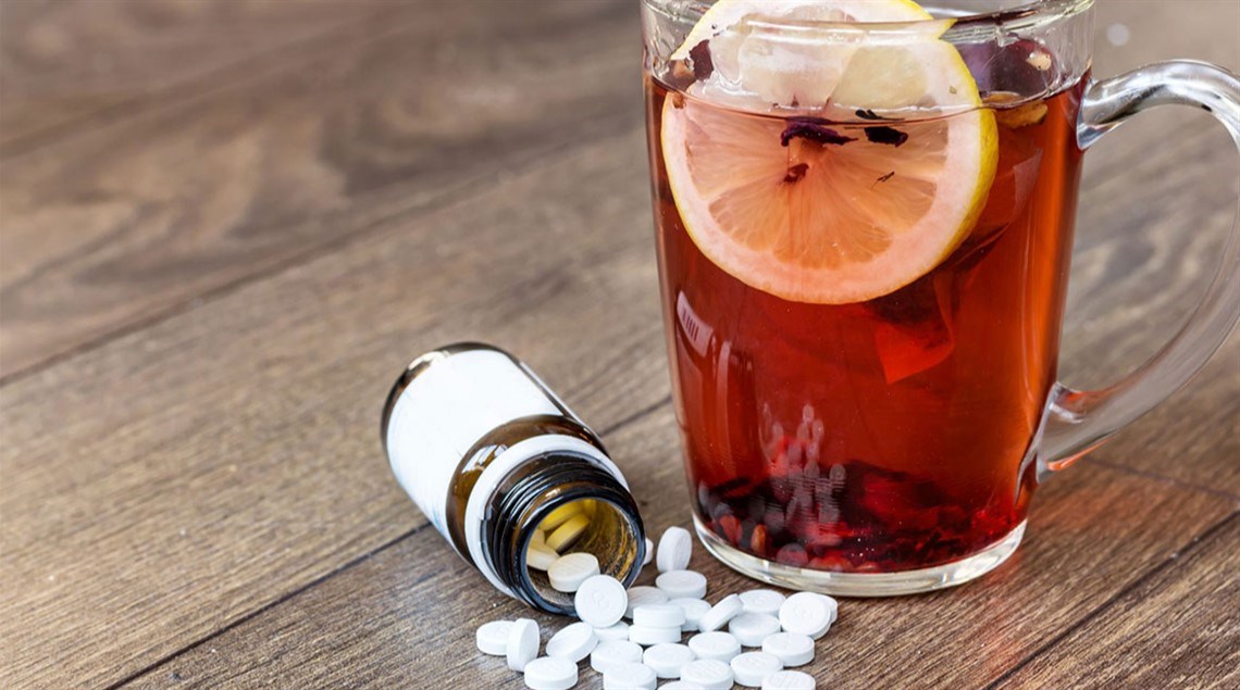 هل يمكن تناول الدواء مع الشاي أو القهوة؟
