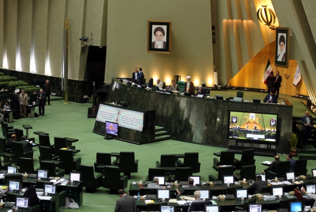 مجموعة عمل تخصّصية لتعديل الدستور: إيران تبدأ مسار الإصلاحات
