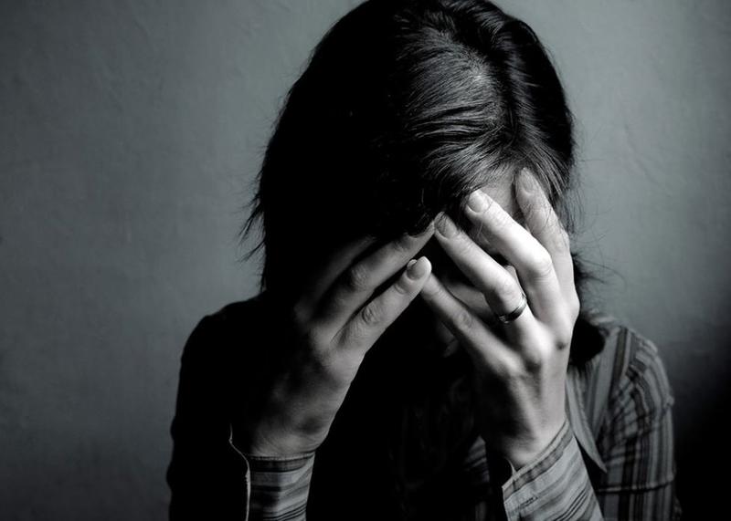 مشاكل الاكتئاب المزمن: كل ما يحدث منذ البداية إلى العلاج
