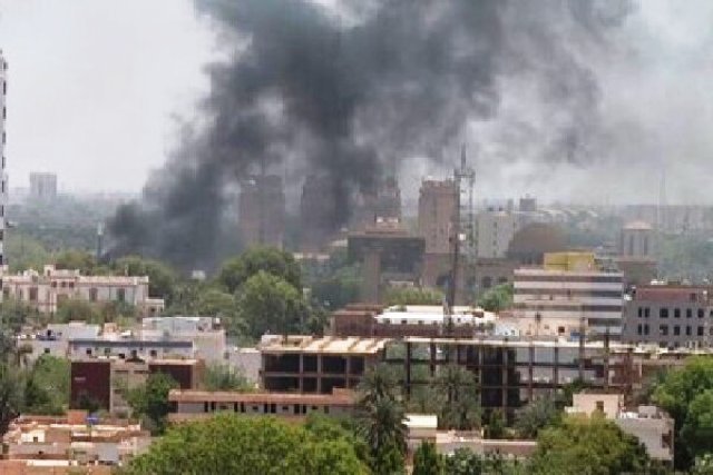 السودان: ارتفاع حصيلة الضحايا.. وبدء إجلاء الدبلوماسيين والرعايا الأجانب

