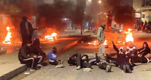 الاحتجاجات تراجعت ولم تتوقف.. والإضرابات مستمرة والأمن الأردني يتدخل