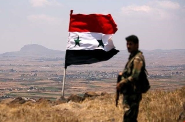 رفع العلم السوري في قريتي تلة القبع وكروم الحمرية بريف القنيطرة
