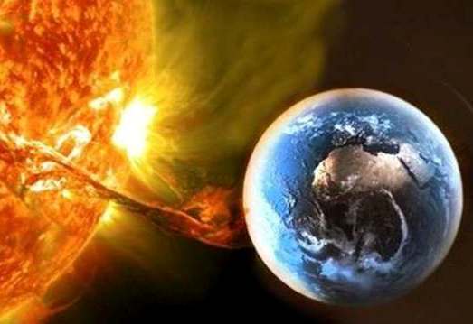 عاصفة شمسية ضخمة تجتاح كوكبنا اليوم… ما تأثيرها؟
