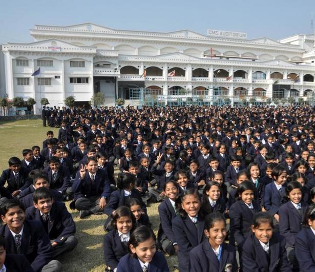 أكبر مدرسة في العالم تحوي 52 ألف طالب

