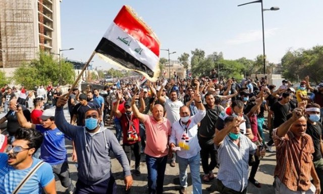 وتيرة الاحتجاجات تتصاعد في المدن العراقية.. ووزراء الحكومة يقدمون استقالتهم