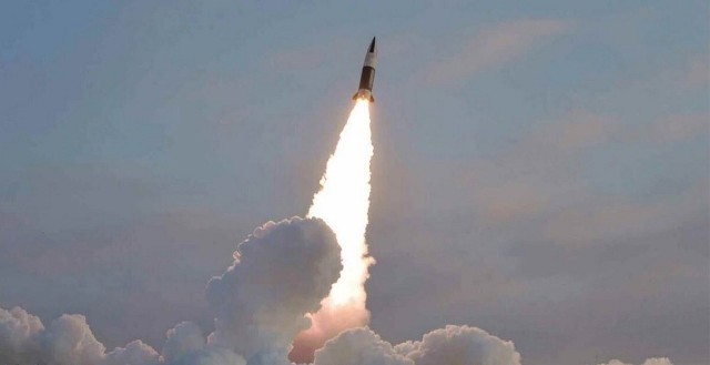 كوريا الشمالية تطلق عدداً من صواريخ كروز في البحر
