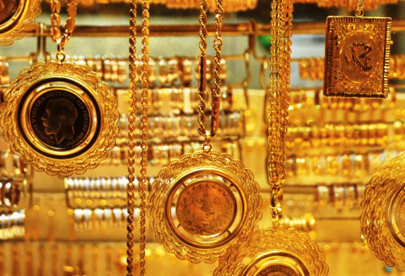 رغم ارتفاع الأسعار.. السوريون يقبلون على شراء الذهب … جزماتي: 65 بالمئة من الشراء تكون للأونصات وليرات الذهب
