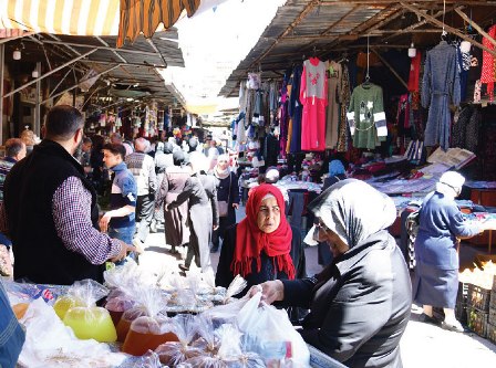 حركة «خفيفة» في الأسواق وأقل طبخة تكلف 100 ألف ليرة … 100 مخالفة صحية و250 ضبط تمويني و50 إغلاقاً في أسواق دمشق منذ بداية رمضان