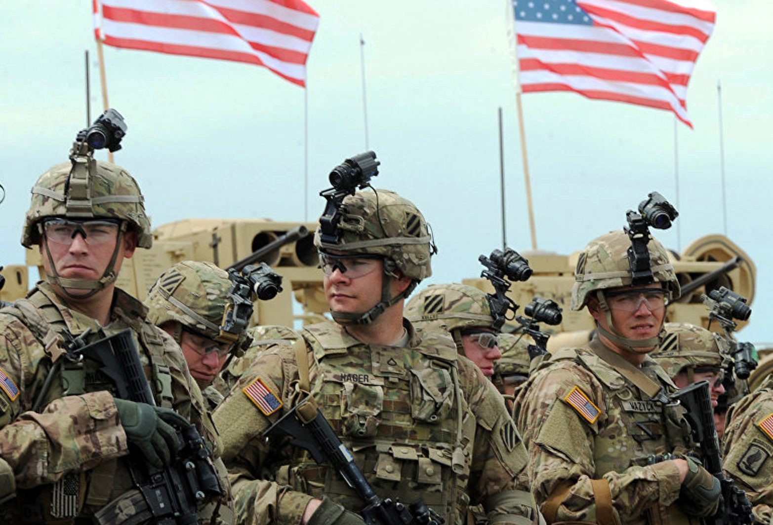 أسباب إرسال جنود أمريكيين إلى السعودية في عيون المحللين الأجانب.. هل هو تغيير تكتيكي أم استراتيجي؟