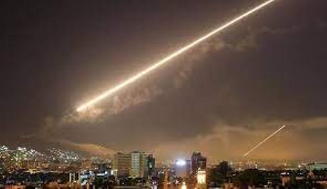 دفاعاتنا الجوية تتصدى لعدوان إسرائيلي استهدف نقاطاً بريف دمشق
