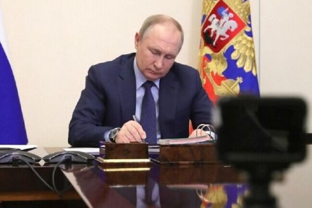 بوتين يوقع مرسوما يعترف باستقلال مقاطعتي زابوروجيه وخيرسون
