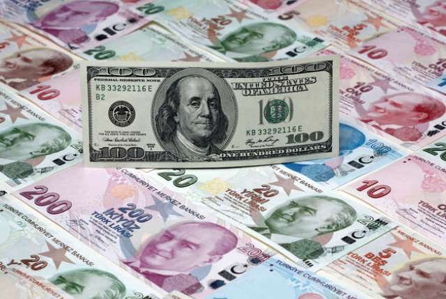 انهيار الليرة التركية لمستوى قياسي جديد وأنقرة تعد بإجراءات تريح الأسواق المالية