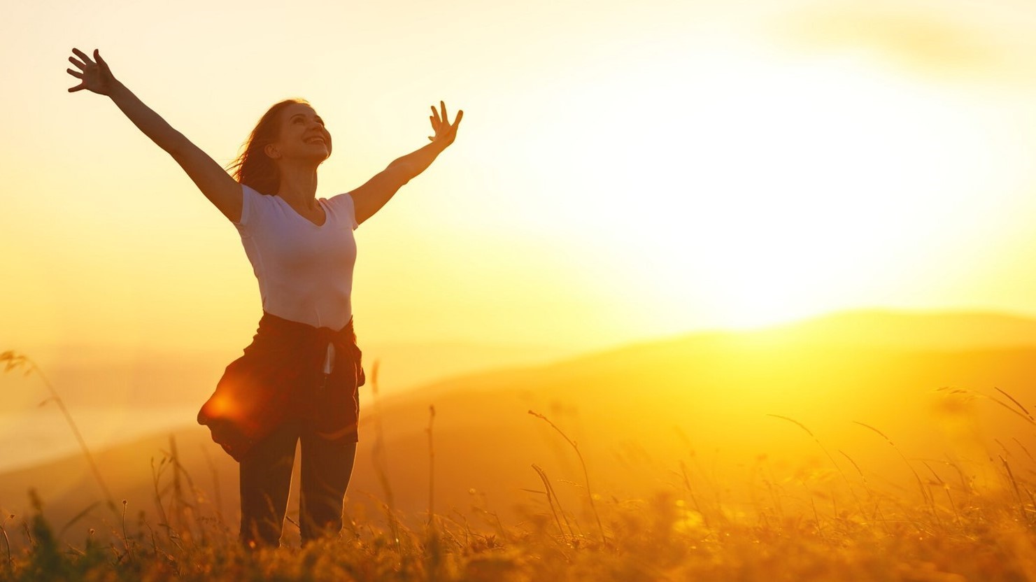 4 طرق فعَّالة لتعزيز هرمون السعادة بالجسم.. تعرّفي إليها؟
