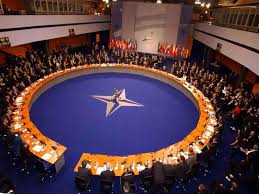 “الناتو” شمّاعة ترامب لابتزاز حلفائه الأوروبيين.. بقلم: علي اليوسف