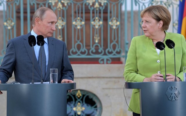 بيسكوف: بوتين وميركل بحثا الملف السوري بشكل مفصل