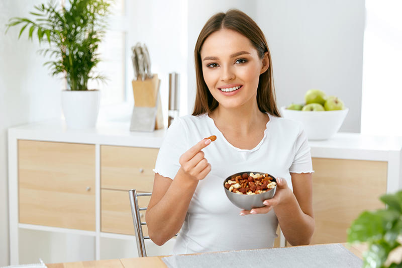 فوائد تناول المكسرات خلال فترة الحمل
