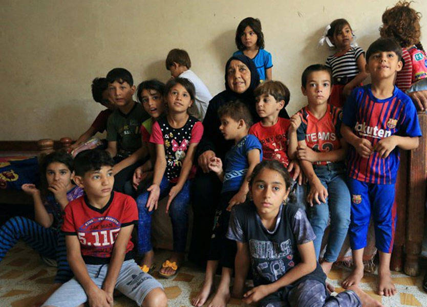 جدة عراقية ترعى 22 حفيداً بعد أن قتل "داعش" أباءهم!