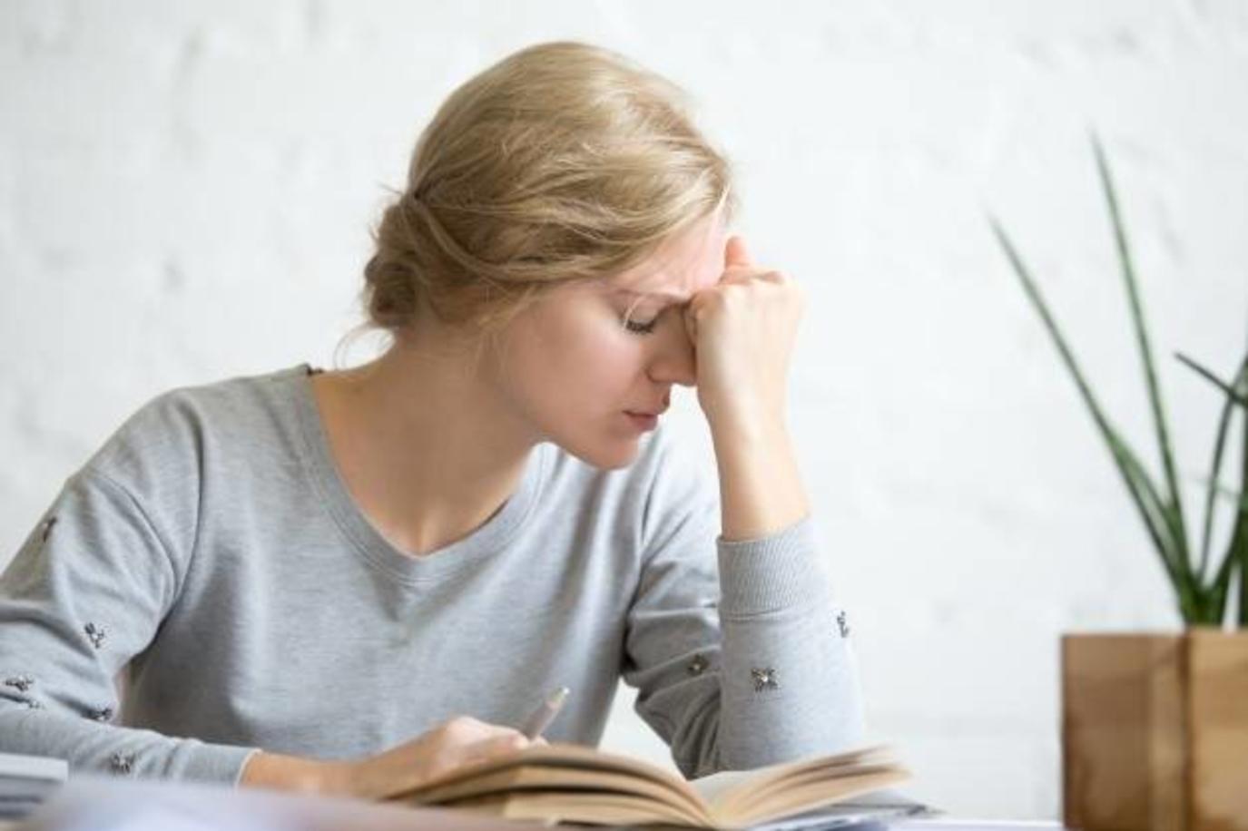 أعراض نقص الإستروجين عند النساء
