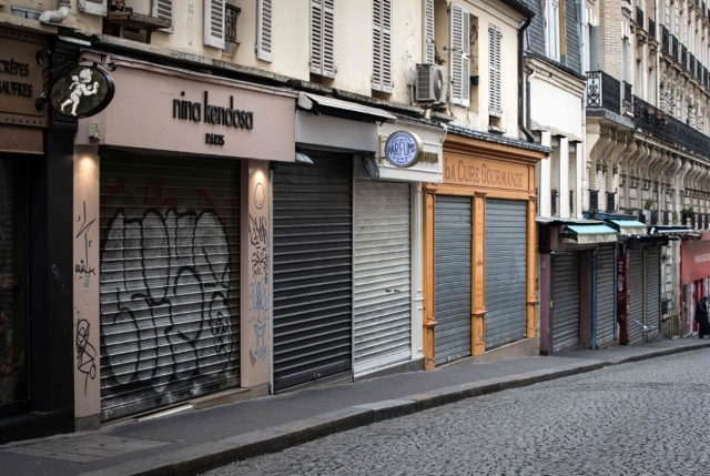 فرنسا «في حالة حرب»: ماكرون يعلن منع التنقل... إلا للضرورة