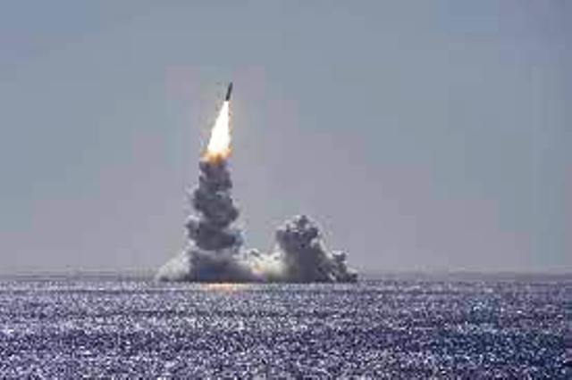 الحرب تدخل أخطر مساراتها.. بوتين يأمر بإدخال صواريخ “تسيركون” للخدمة
