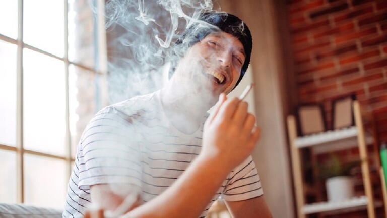 تقارير تكشف استخدام نحو نصف الشباب الأمريكي الماريجوانا!
