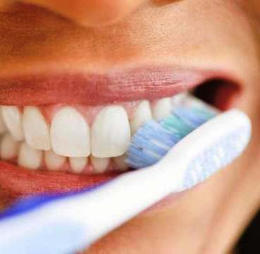 كم مرّة يجب تنظيف الأسنان يومياً؟
