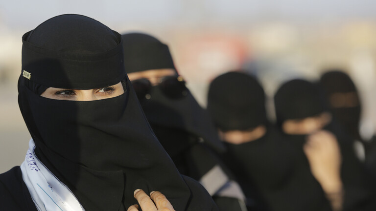 صحيفة تستعرض الأسباب.. حالة طلاق كل 10 دقائق في السعودية
