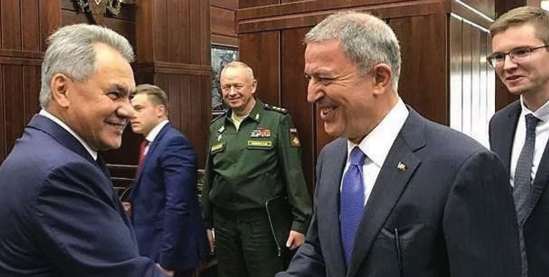 وسط أجواء بناءة.. اجتماع ثلاثي لوزراء دفاع سورية وروسيا وتركيا في موسكو