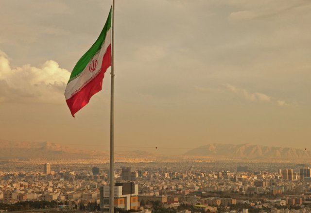 بعد هجوم العرض العسكري... إيران تستدعي سفراء 3 دول
