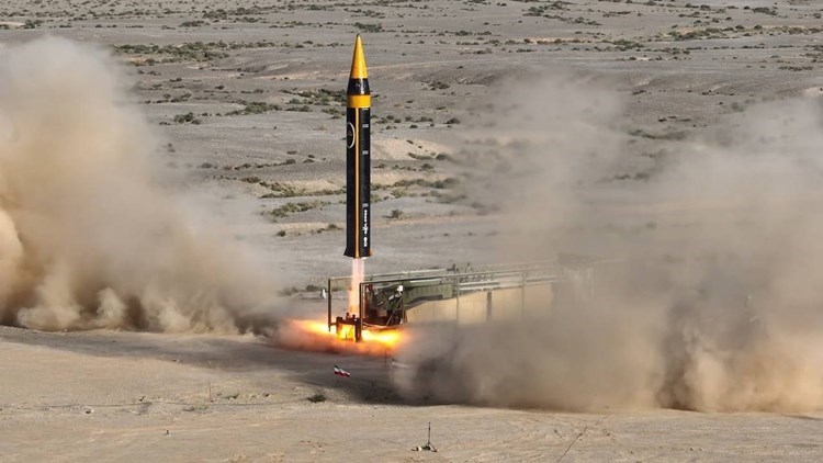 إعلام إسرائيلي: توقيت كشف إيران الصاروخ الجديد جزء من ردعها 