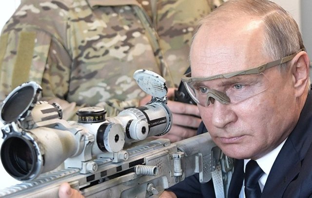 عسكري سابق بالجيش الأمريكي يعترف بمحاولة "قتل" بوتين