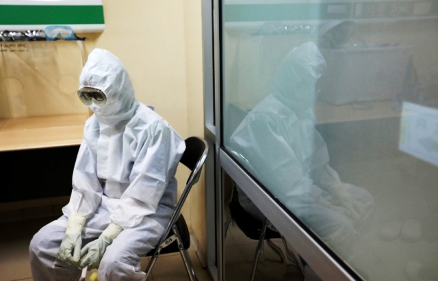 “الصحة العالمية” تعلق على إمكانية اختفاء كورونا: الفيروس قد يبقى معنا إلى الأبد