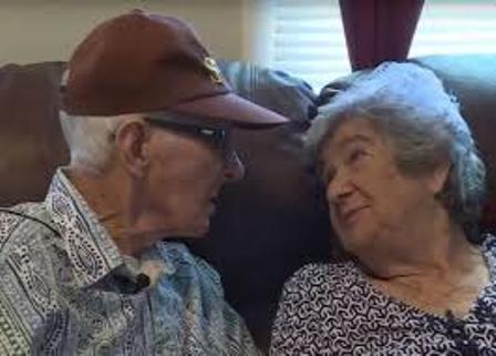 زوجان عاشا معا 68 سنة وتوفيا معا بيوم واحد
