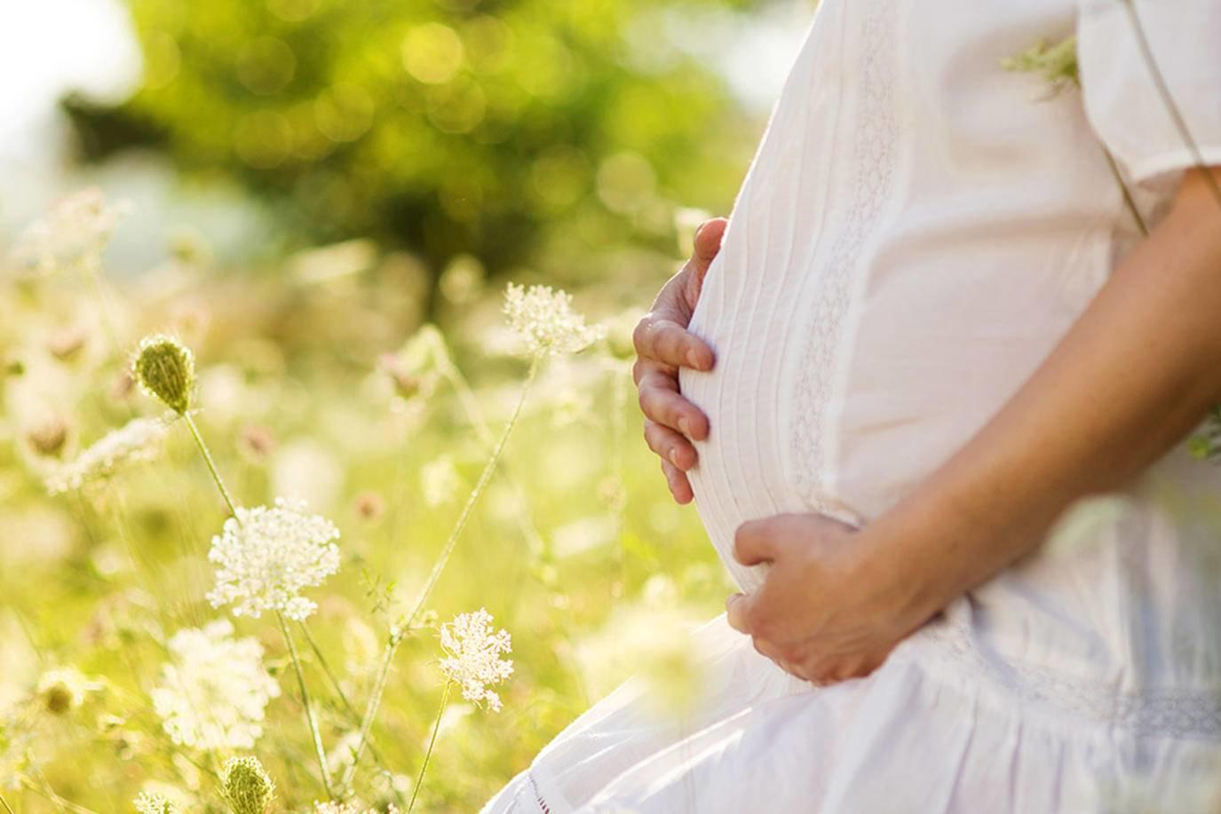 سؤال وجواب: كيف يتنفس الجنين في بطن أمه، وما سر بكائه بعد الولادة؟
