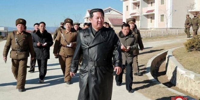 لماذا قرر زعيم كوريا الشمالية حظر المعاطف الجلدية!!؟
