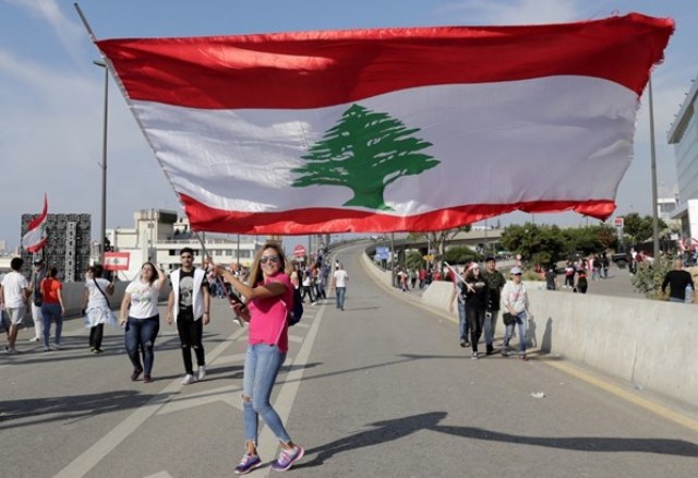 الرئيس اللبناني سيجري مشاورات ملزمة مع النواب لتسمية شخصية لتأليف الحكومة