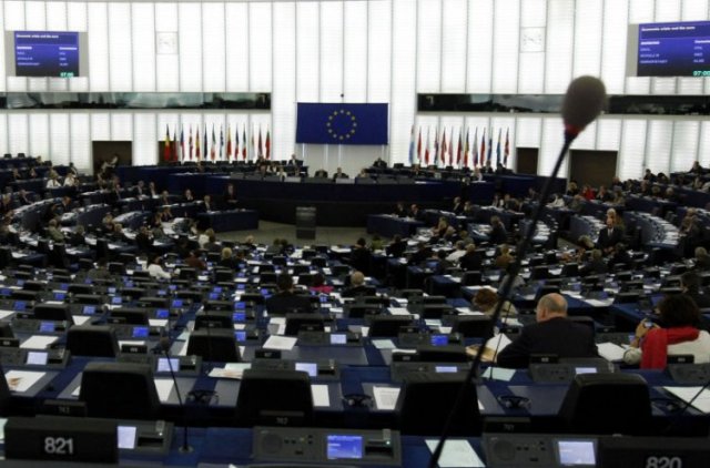 البرلمان الأوروبي يدعو لحظر تصدير الأسلحة للسعودية