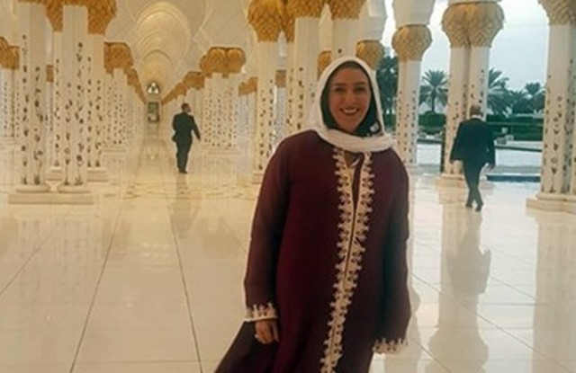 الإمارات تتفوّق خليجياً بالتطبيع: وزيرة الثقافة الإسرائيلية تزور مسجد الشيخ زايد بدعوة رسمية