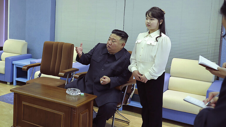 كوريا الشمالية.. كيم جونغ أون يأمر بالتحضير لإطلاق أول قمر استطلاعي
